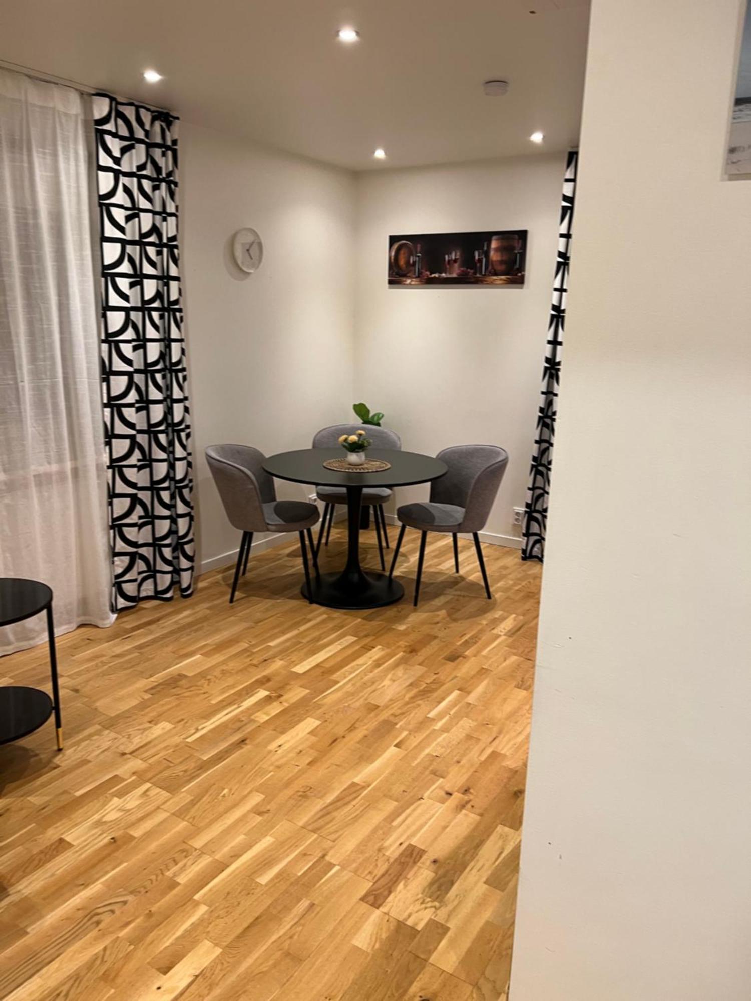 Noah Longstay Apartment เวสเตโรส ภายนอก รูปภาพ